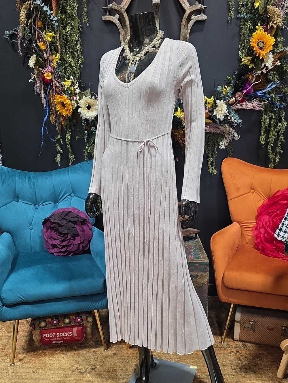ILLA ILLA Cream Ribbed V‑Neck Maxi Dress with Waist Tie
